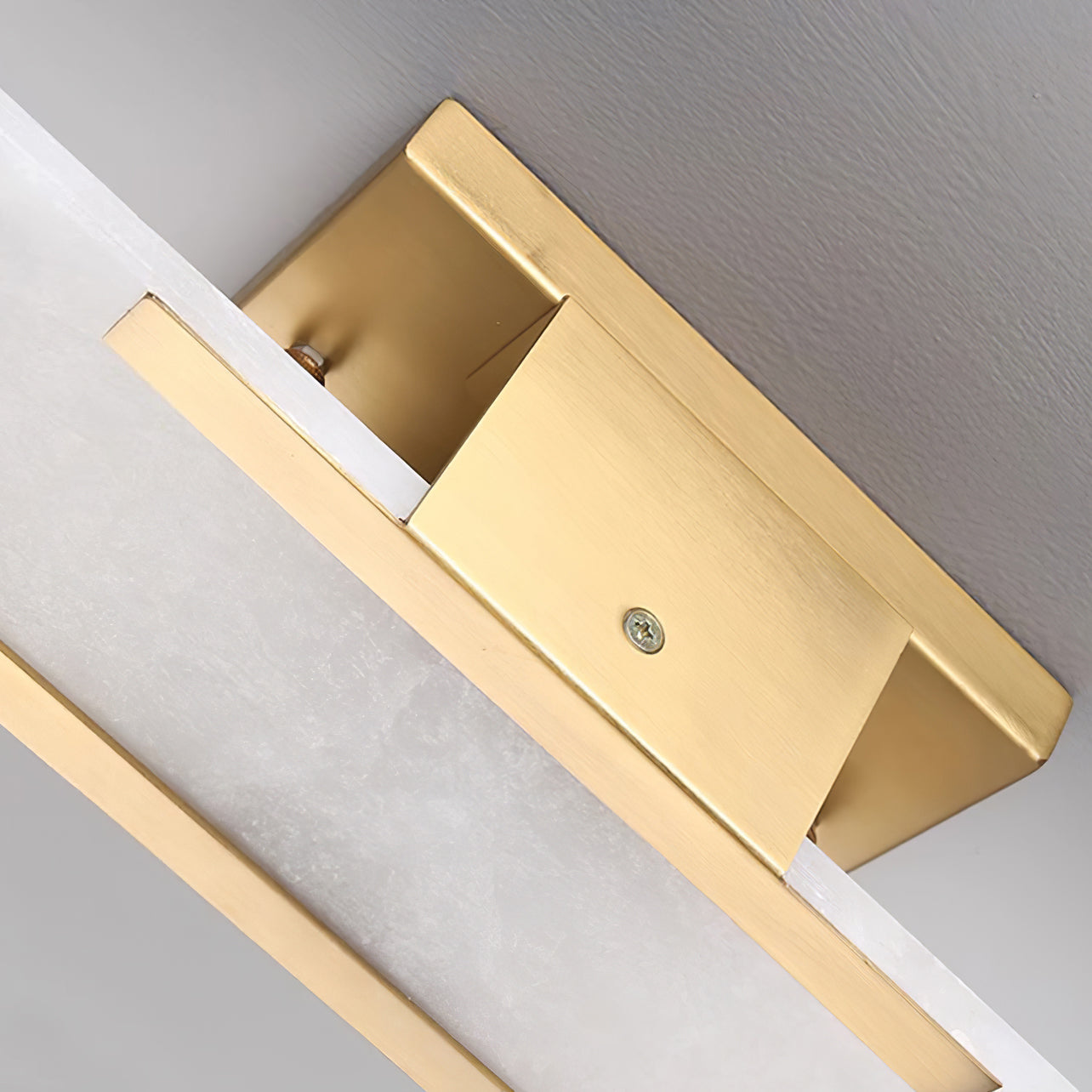 Sorenis — Verlängerte Alabaster-Wandlampe mit klassischem Metalldesign