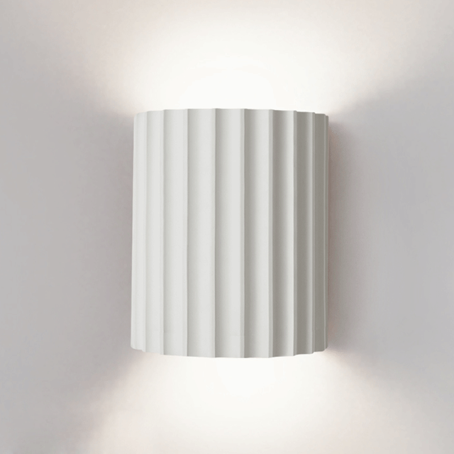 Lunara — Moderne halbkreisförmige Wandleuchte aus Harz mit wellenförmigem Design
