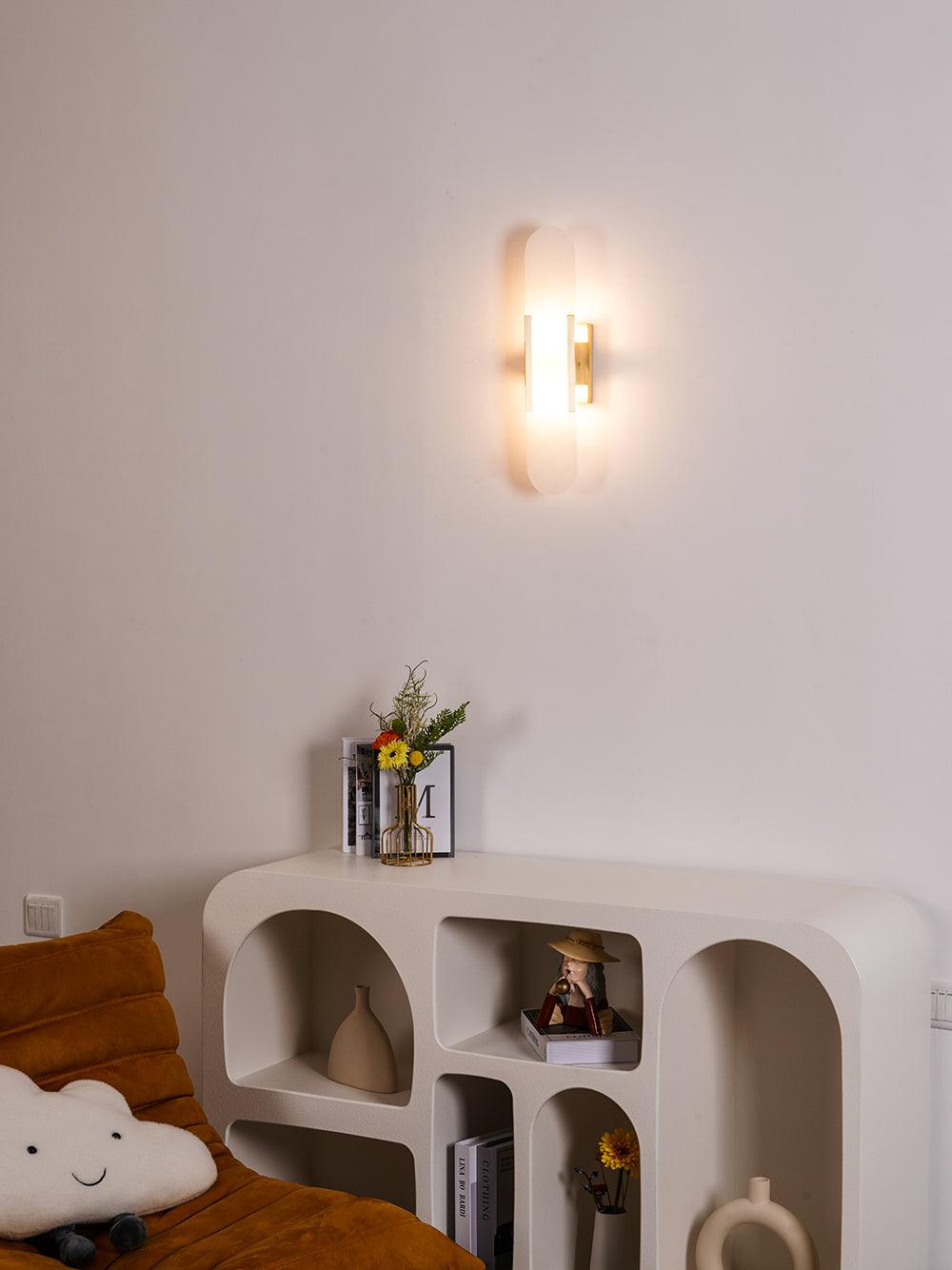 Sorenis — Verlängerte Alabaster-Wandlampe mit klassischem Metalldesign