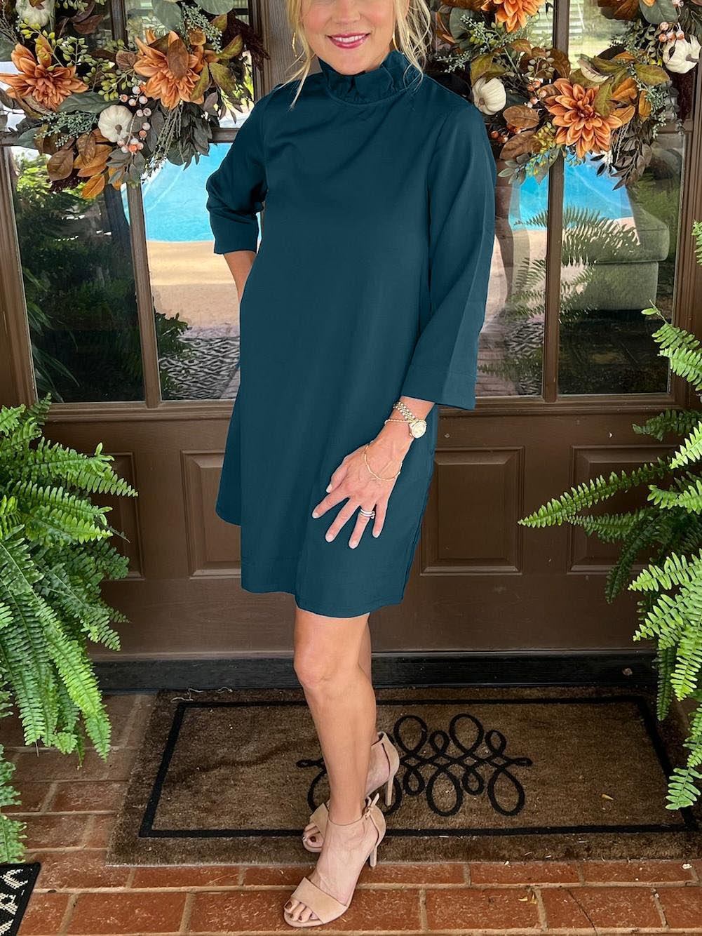 Rundhalskleid mit Rüschensaum und Rückenband mit Taschen