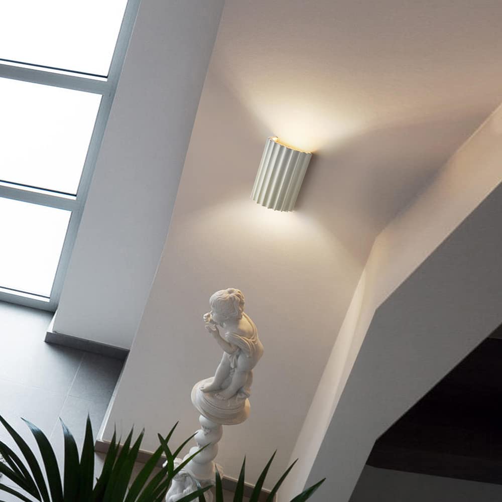 Lunara — Moderne halbkreisförmige Wandleuchte aus Harz mit wellenförmigem Design