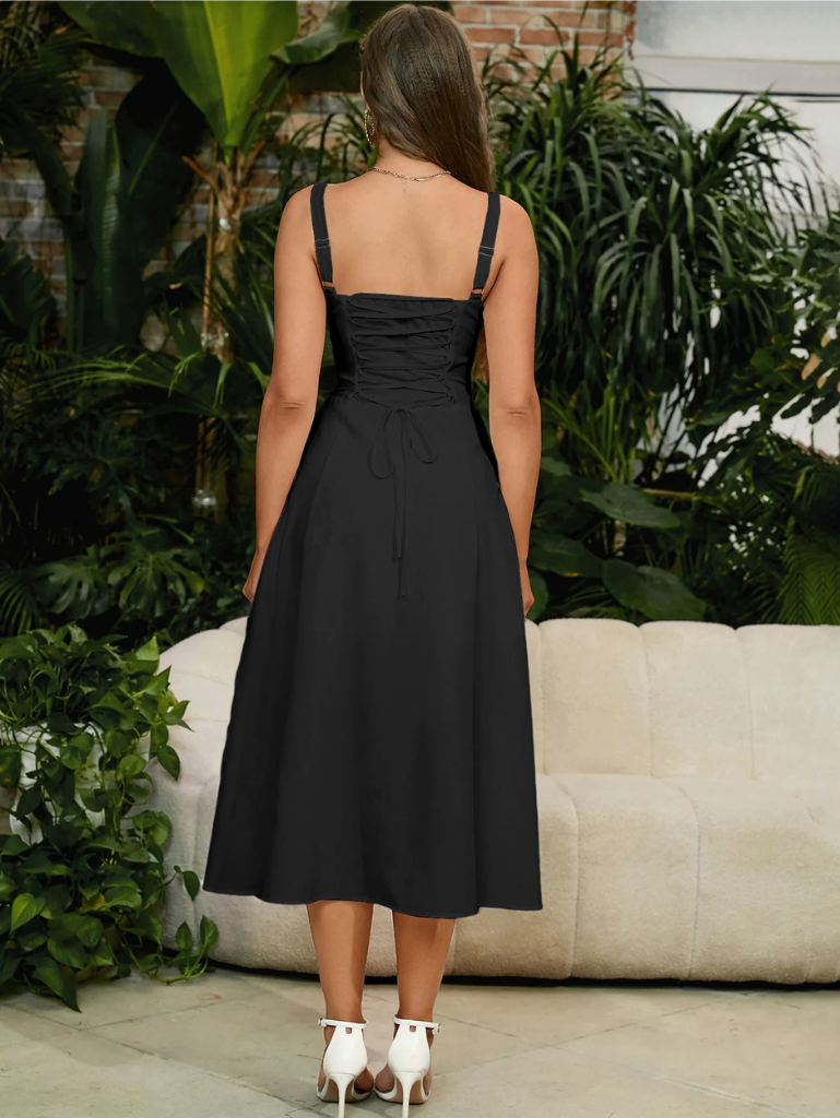 Gerüschtes Bustierkleid mit Schlitz und Trägern