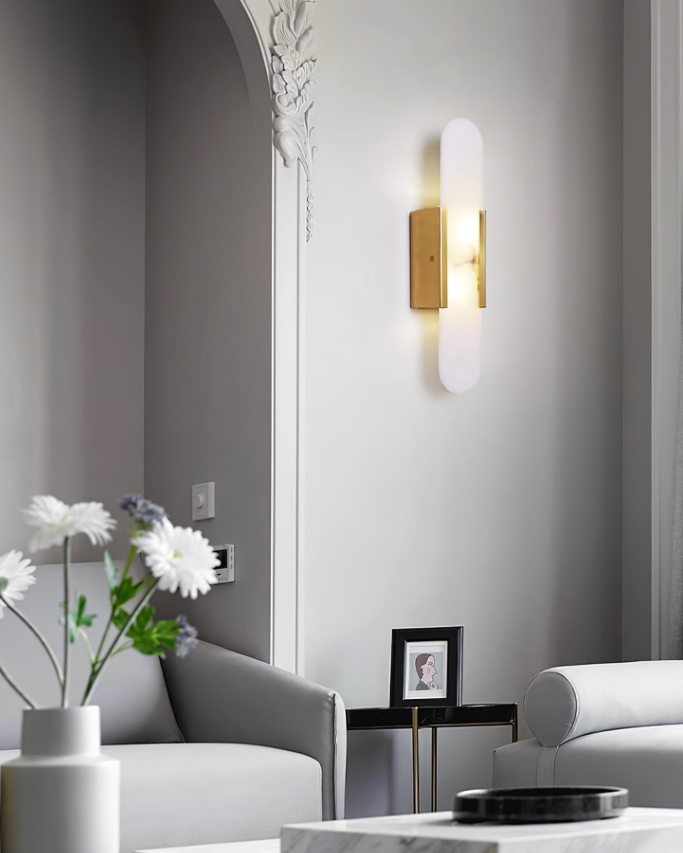 Sorenis — Verlängerte Alabaster-Wandlampe mit klassischem Metalldesign