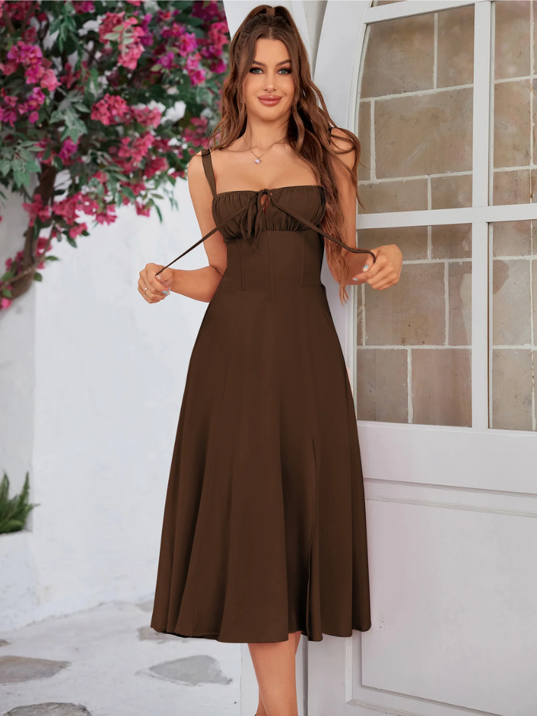 Gerüschtes Bustierkleid mit Schlitz und Trägern