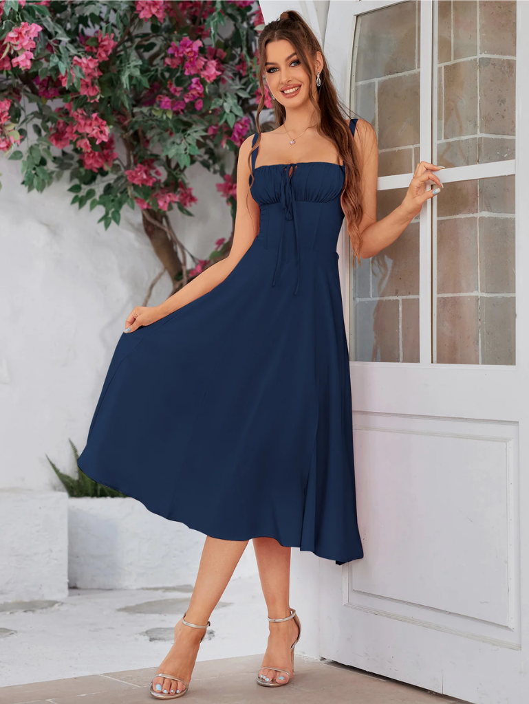 Gerüschtes Bustierkleid mit Schlitz und Trägern