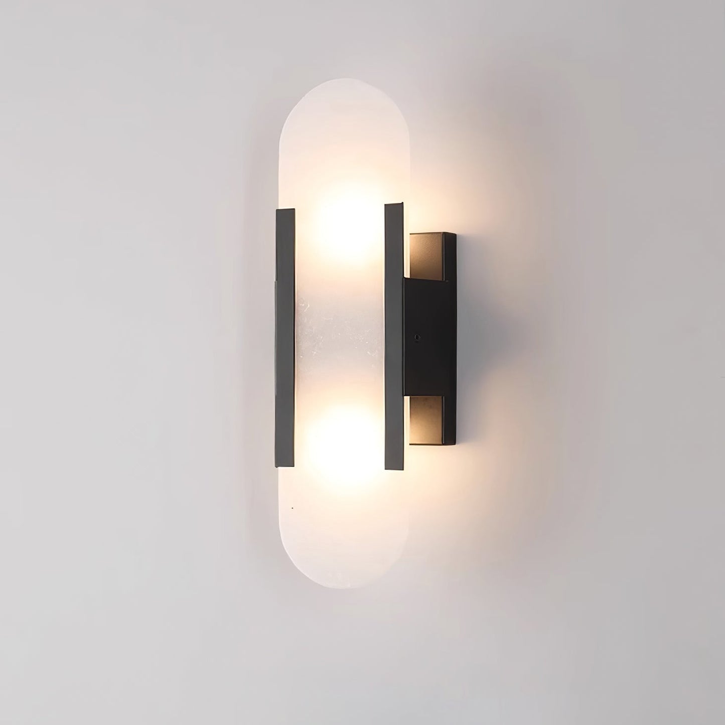Sorenis — Verlängerte Alabaster-Wandlampe mit klassischem Metalldesign