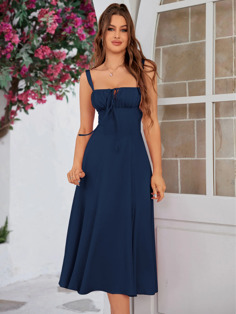 Gerüschtes Bustierkleid mit Schlitz und Trägern