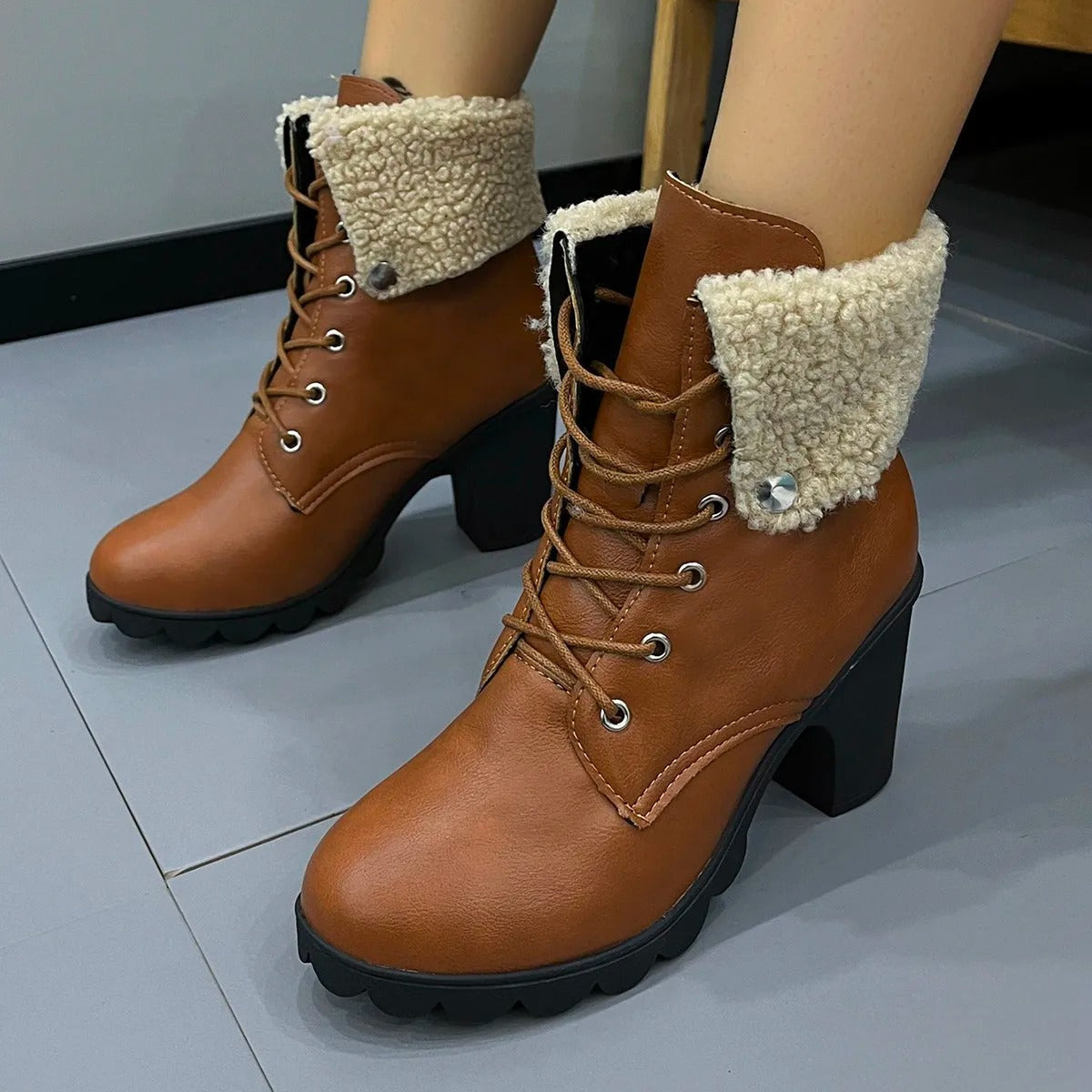 Feeded winter boots for women