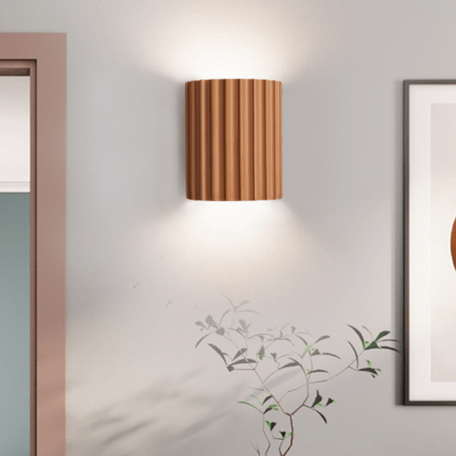 Lunara — Moderne halbkreisförmige Wandleuchte aus Harz mit wellenförmigem Design