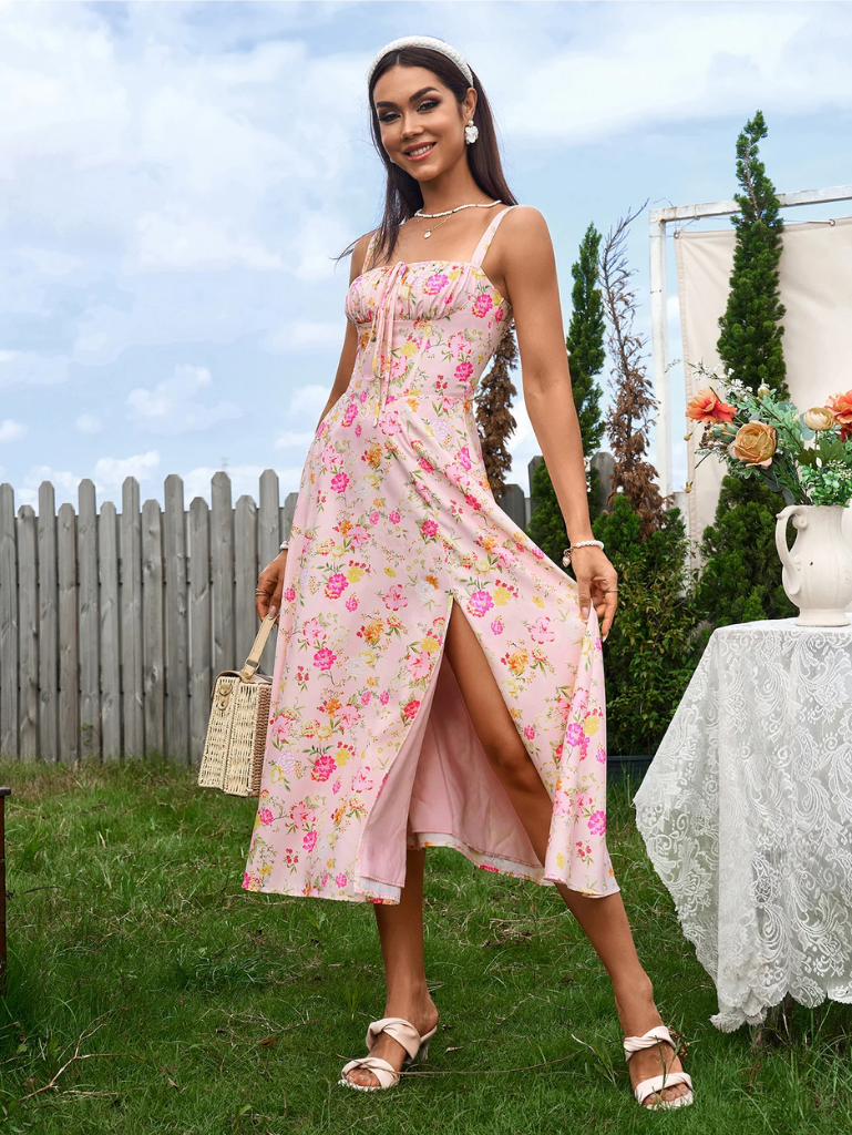Gerüschtes Bustierkleid mit Schlitz und Trägern