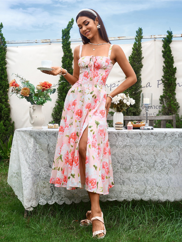 Gerüschtes Bustierkleid mit Schlitz und Trägern