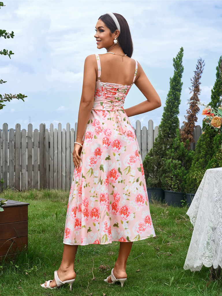 Gerüschtes Bustierkleid mit Schlitz und Trägern