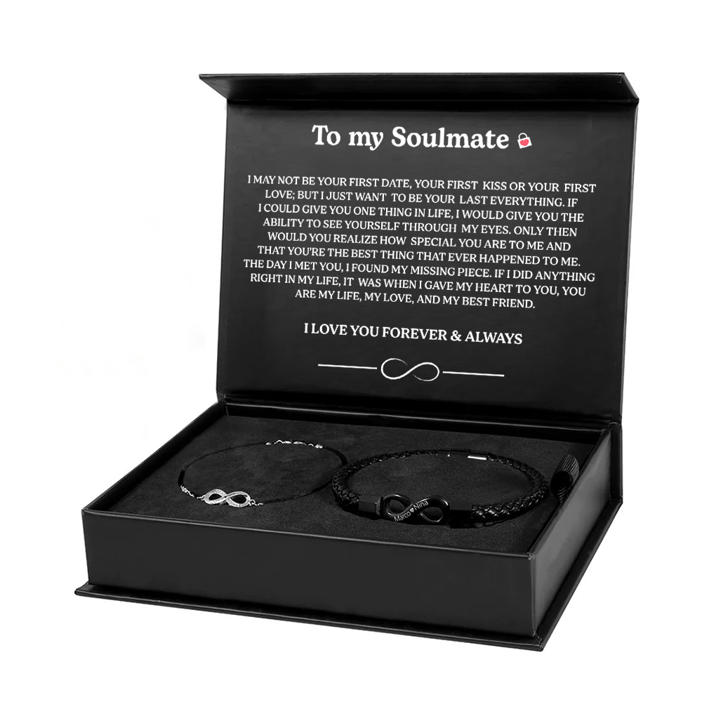 Infinite bracelet with engraving