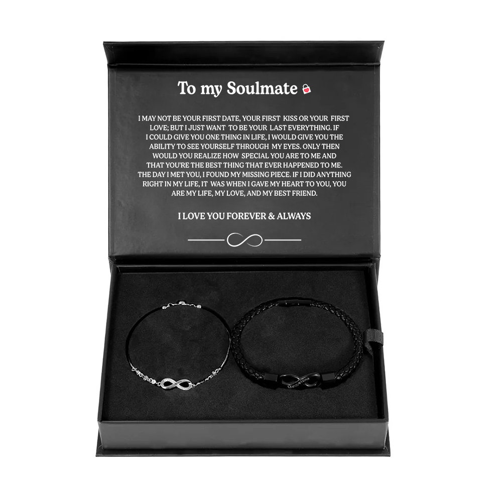 Infinite bracelet with engraving