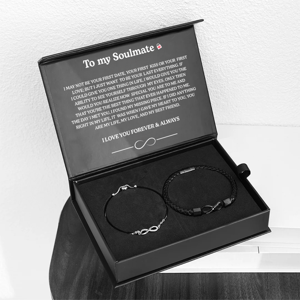 Infinite bracelet with engraving