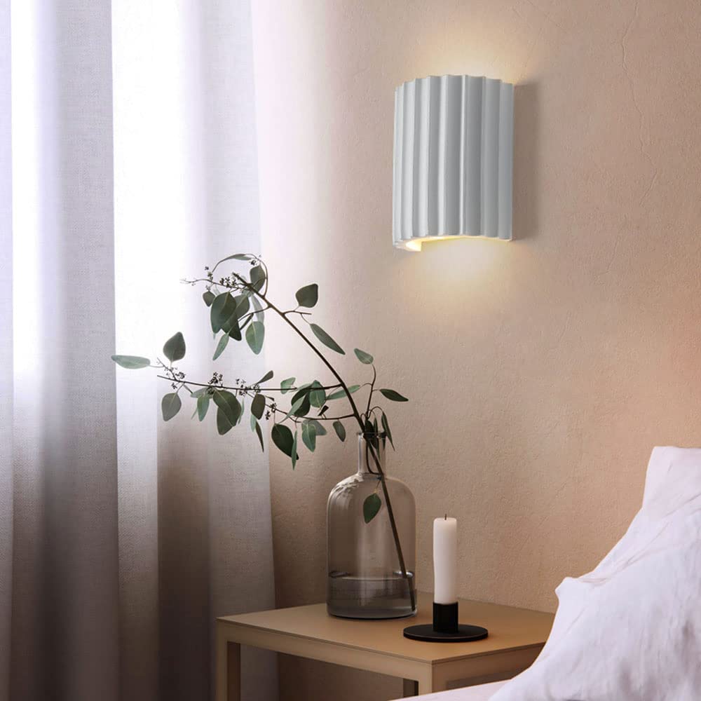 Lunara — Moderne halbkreisförmige Wandleuchte aus Harz mit wellenförmigem Design