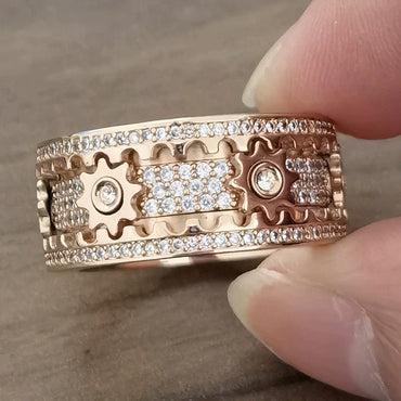 Clockwork crystal ring for fidgety Philip