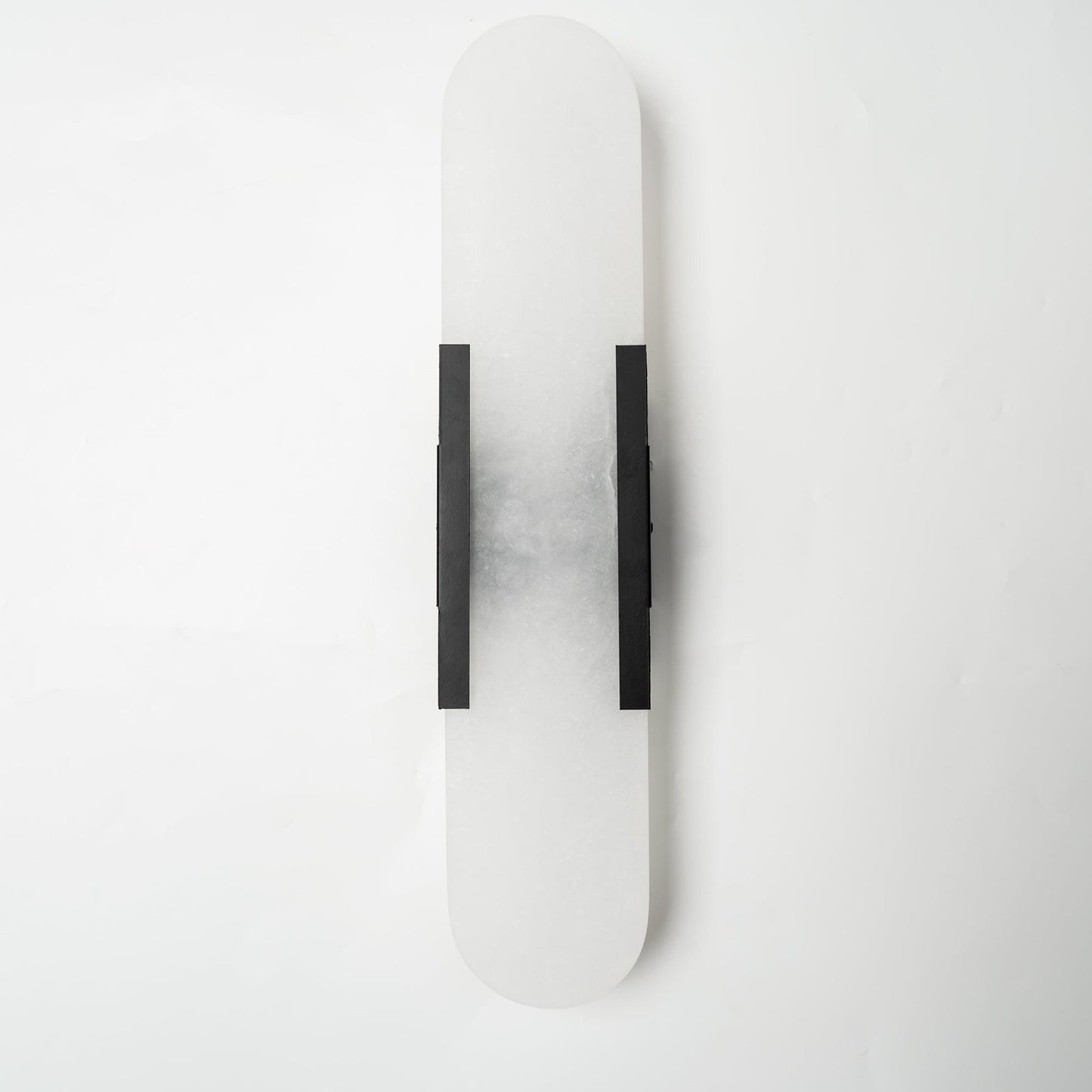 Sorenis — Verlängerte Alabaster-Wandlampe mit klassischem Metalldesign
