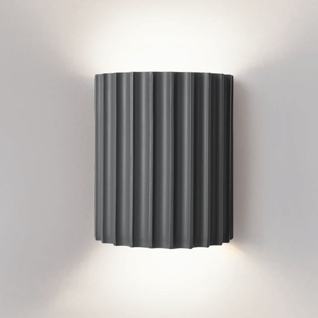 Lunara — Moderne halbkreisförmige Wandleuchte aus Harz mit wellenförmigem Design