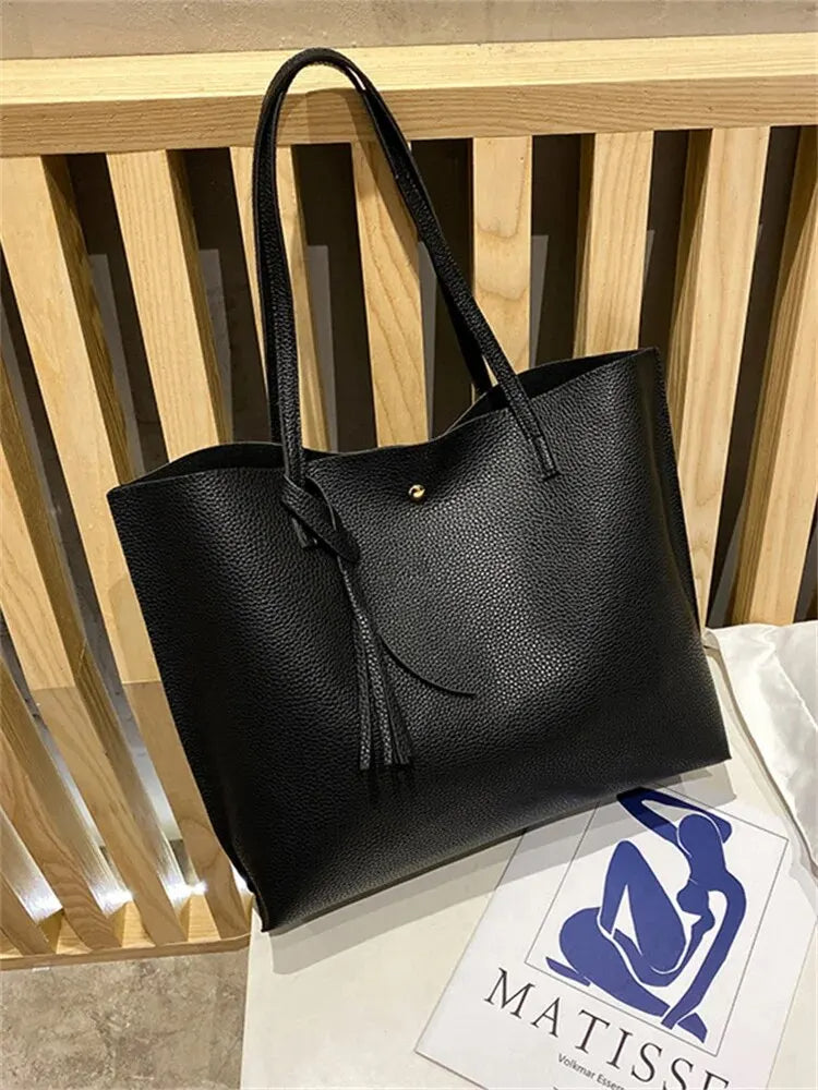 Minimalist shoulder bag