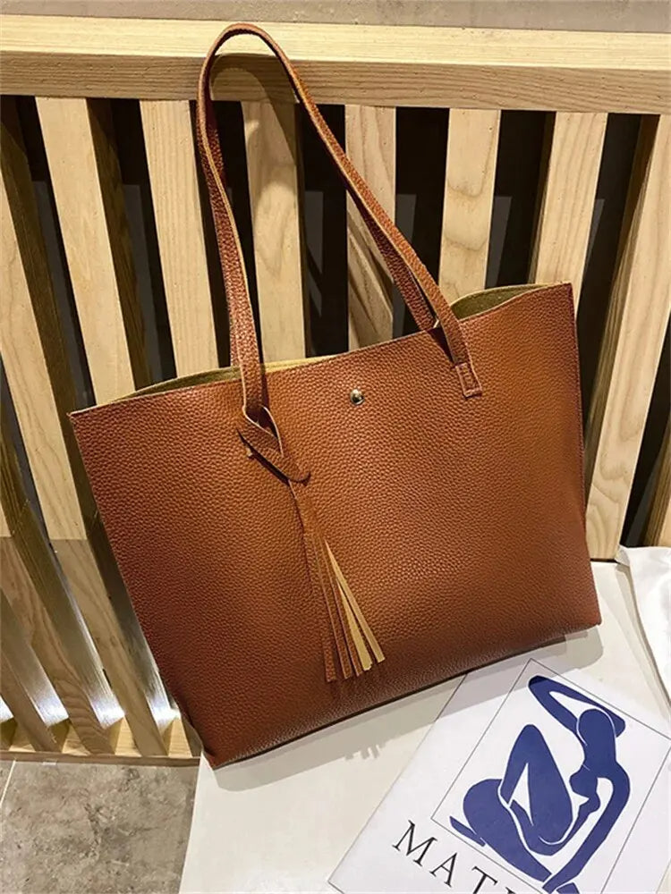 Minimalist shoulder bag