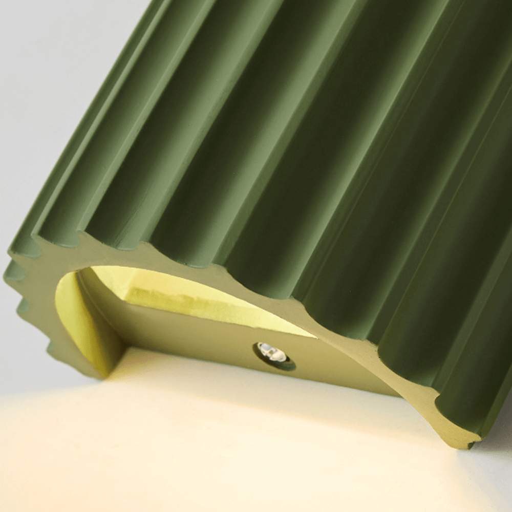 Lunara — Moderne halbkreisförmige Wandleuchte aus Harz mit wellenförmigem Design