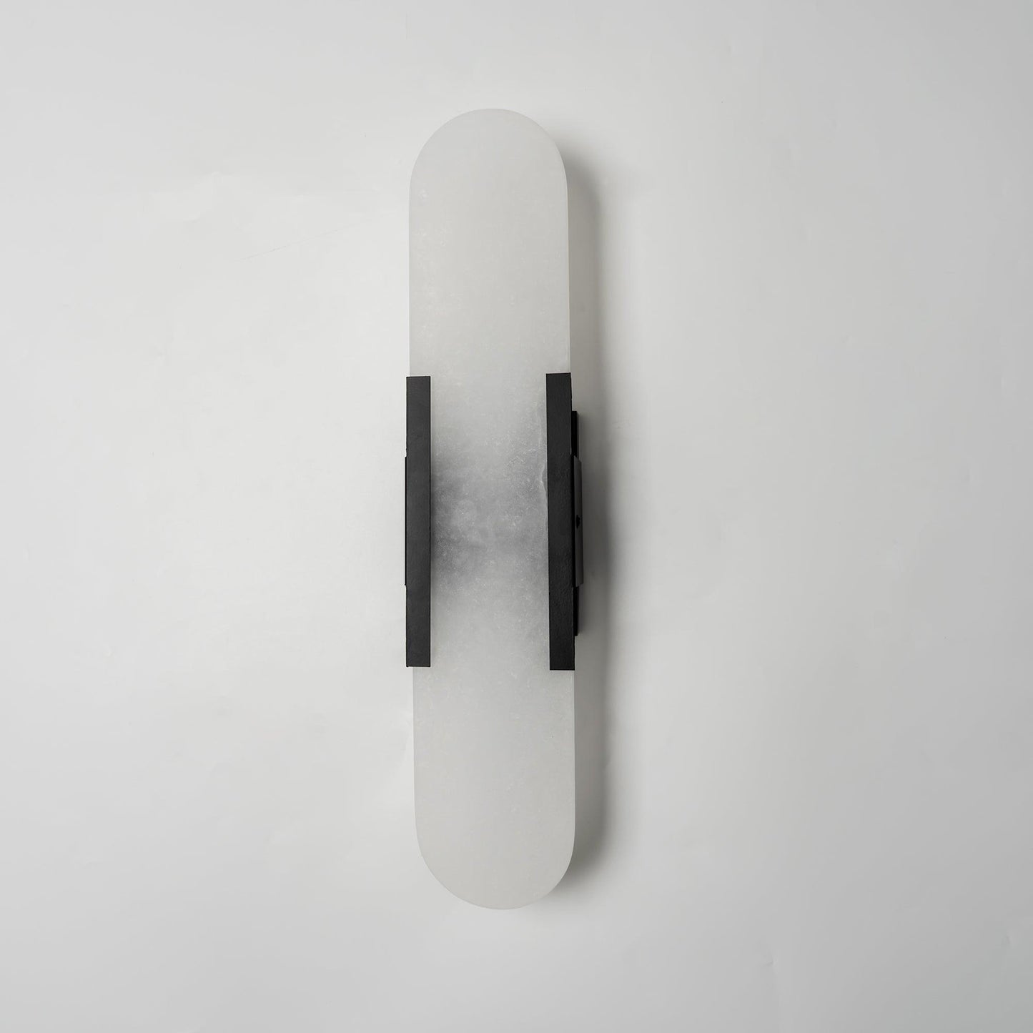 Sorenis — Verlängerte Alabaster-Wandlampe mit klassischem Metalldesign