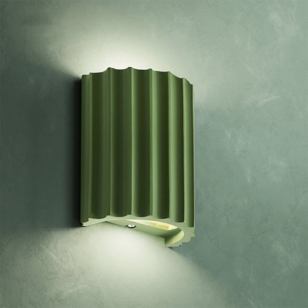 Lunara — Moderne halbkreisförmige Wandleuchte aus Harz mit wellenförmigem Design