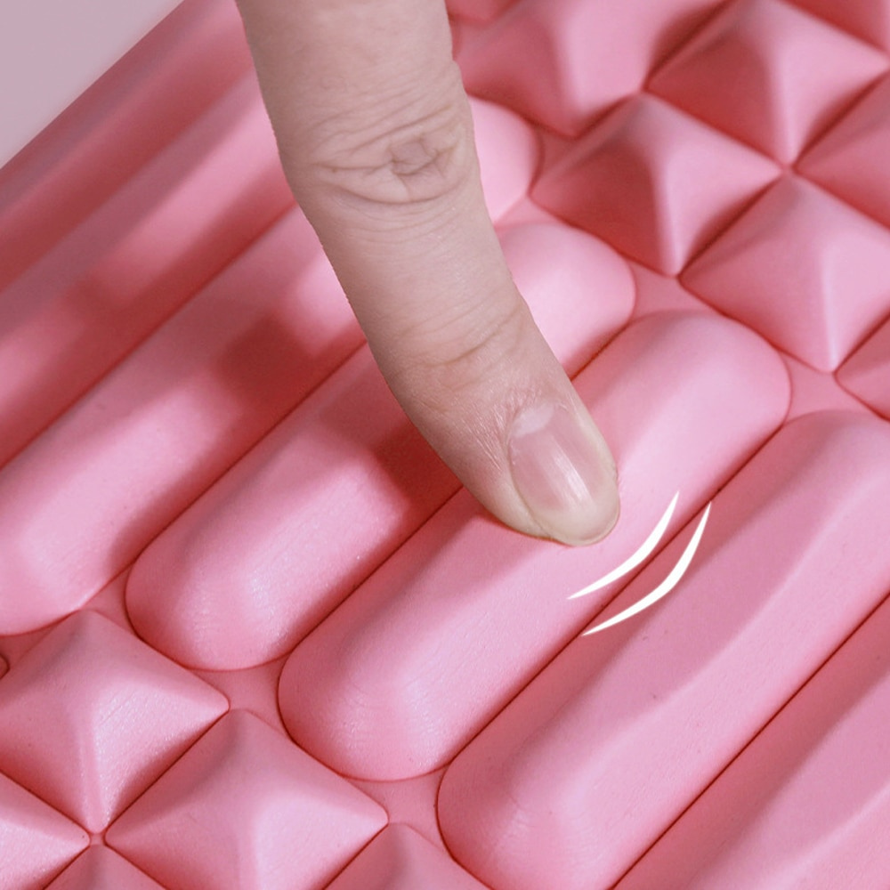 Massage device to support the spine