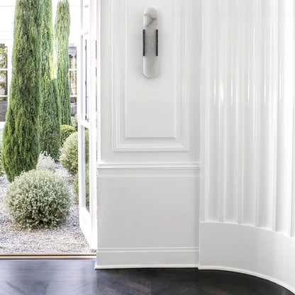 Sorenis — Verlängerte Alabaster-Wandlampe mit klassischem Metalldesign