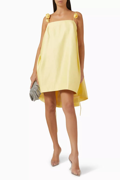 Verspielt und schmeichelhafte Silhouette 3D Rosen Drapierung Träger A-Linie Mini Kleid