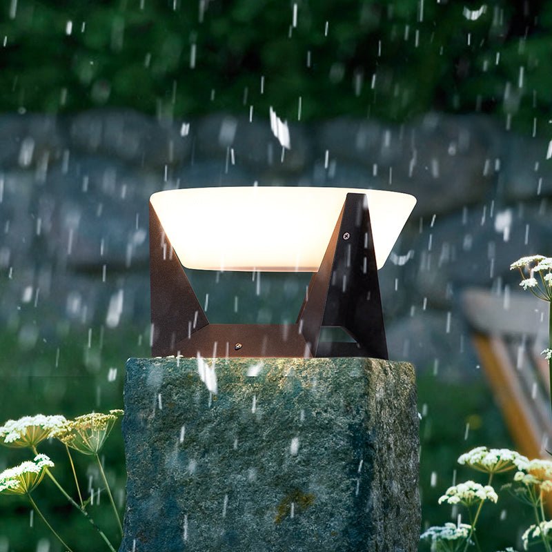 SolaraGlow – Solarbetriebene LED-Außenlampe mit wetterbeständigem Design