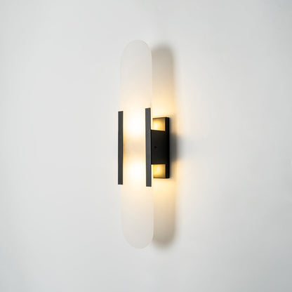 Sorenis — Verlängerte Alabaster-Wandlampe mit klassischem Metalldesign