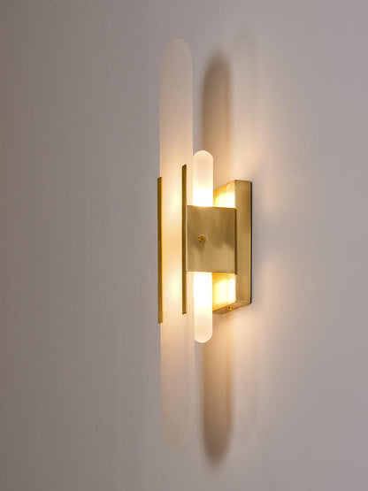 Sorenis — Verlängerte Alabaster-Wandlampe mit klassischem Metalldesign