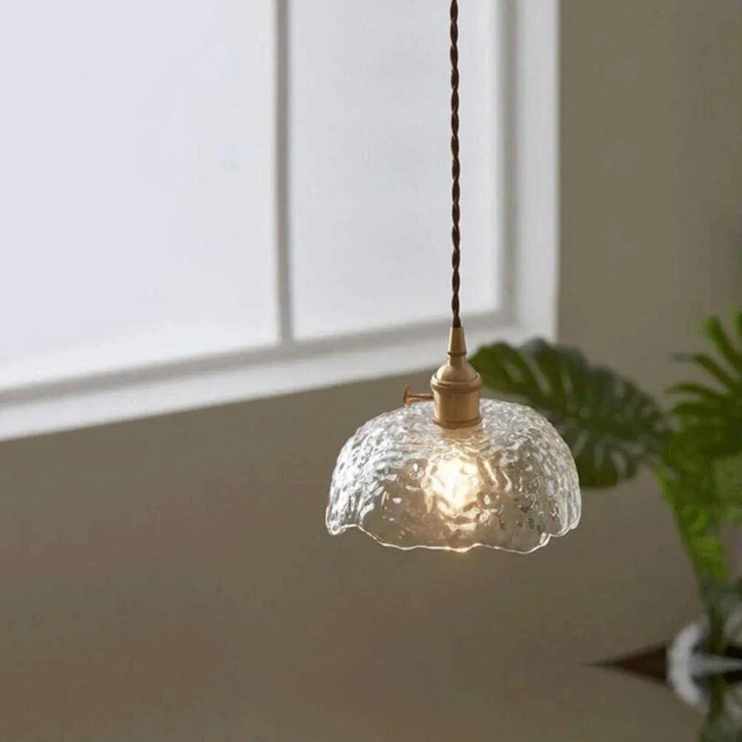 Sylva Messing Pendelleuchte — Modernes Glaslicht mit langlebigem Design