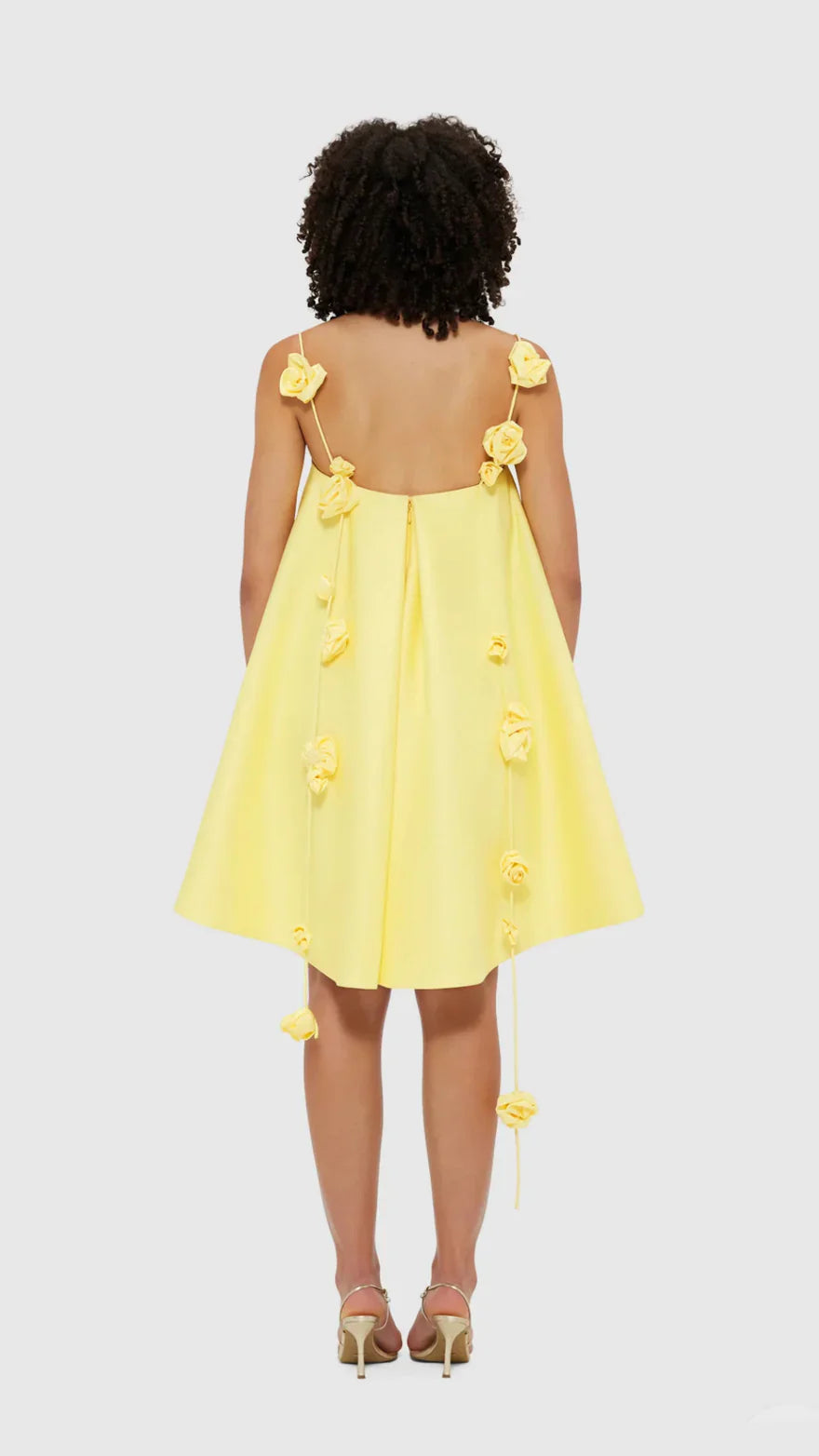 Verspielt und schmeichelhafte Silhouette 3D Rosen Drapierung Träger A-Linie Mini Kleid