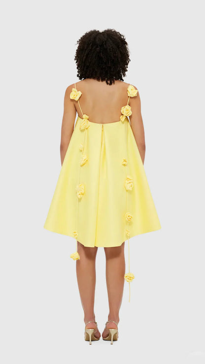 Verspielt und schmeichelhafte Silhouette 3D Rosen Drapierung Träger A-Linie Mini Kleid