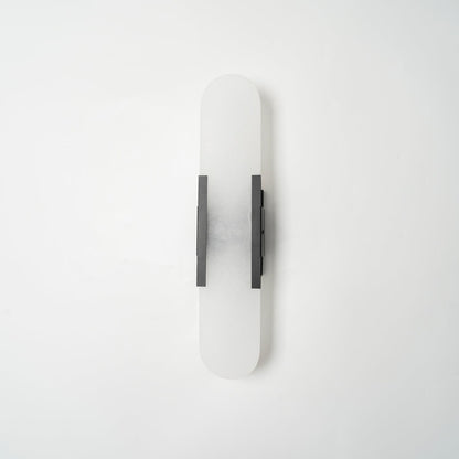 Sorenis — Verlängerte Alabaster-Wandlampe mit klassischem Metalldesign