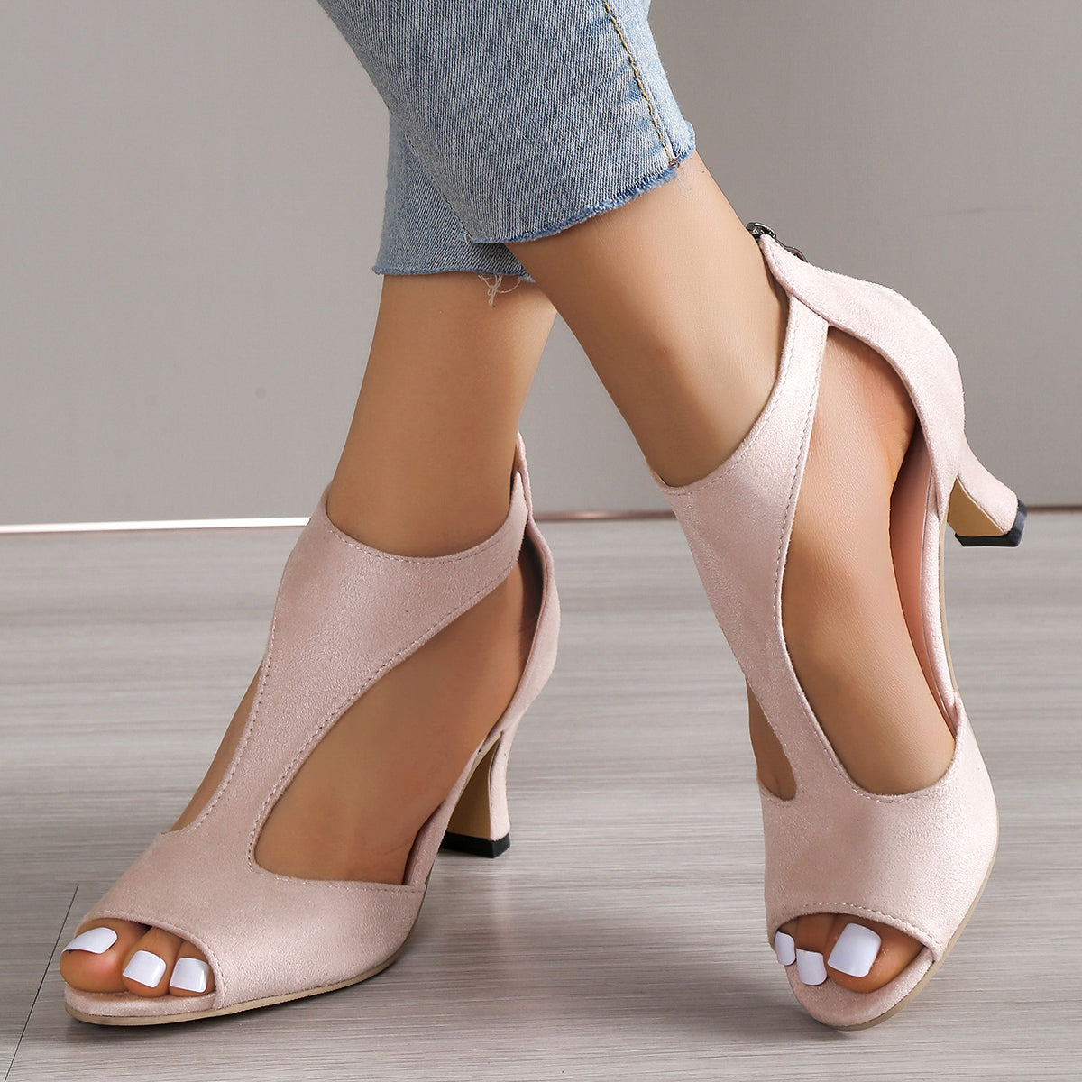 Orthopädische Sandalen mit Ferse