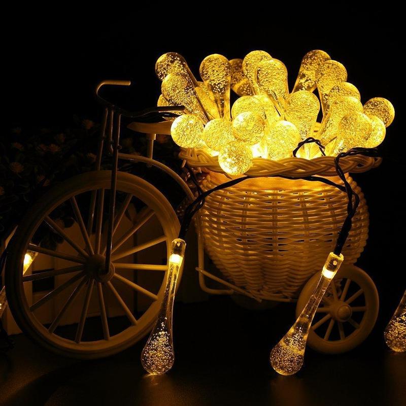 Solarlampe mit Wassertröpfchen-Lichterkette