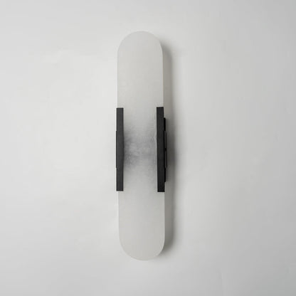 Sorenis — Verlängerte Alabaster-Wandlampe mit klassischem Metalldesign