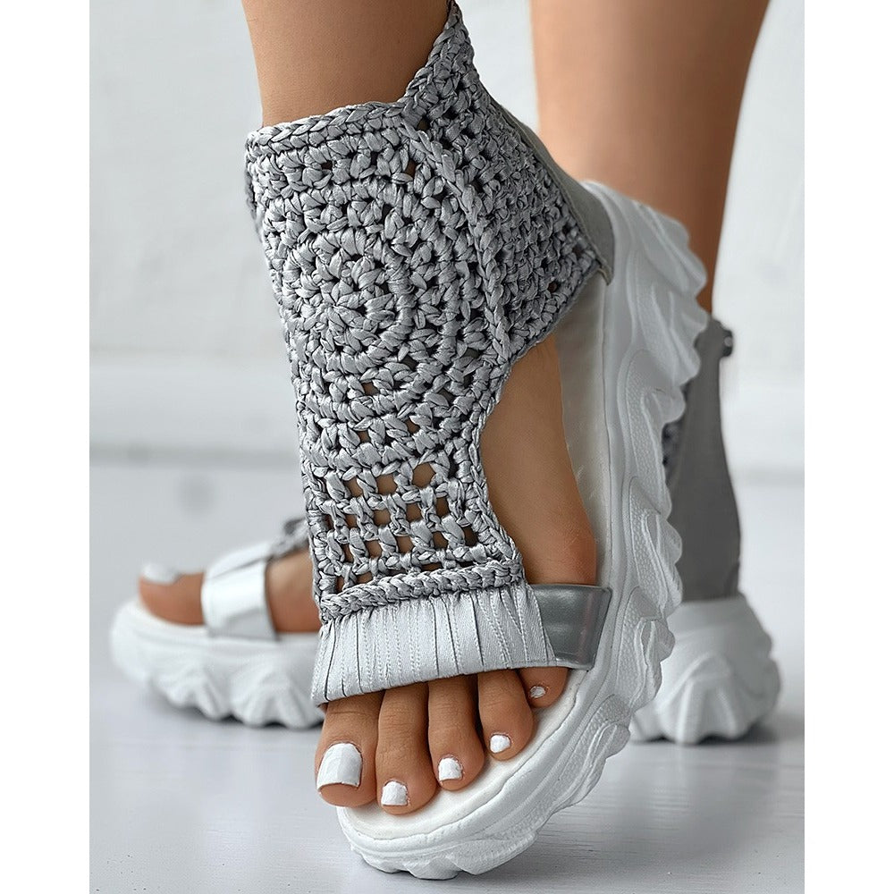 Geflochtene Sandalen
