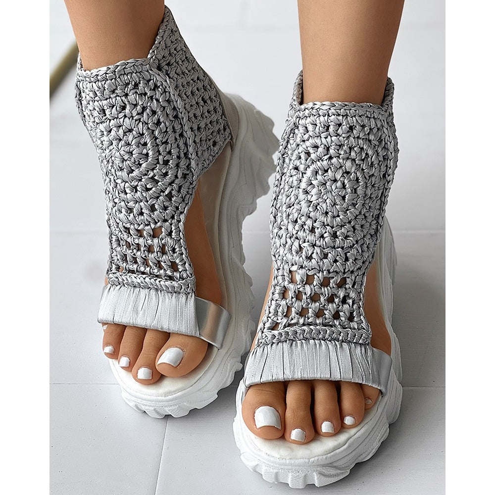 Geflochtene Sandalen