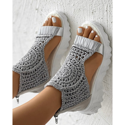 Geflochtene Sandalen