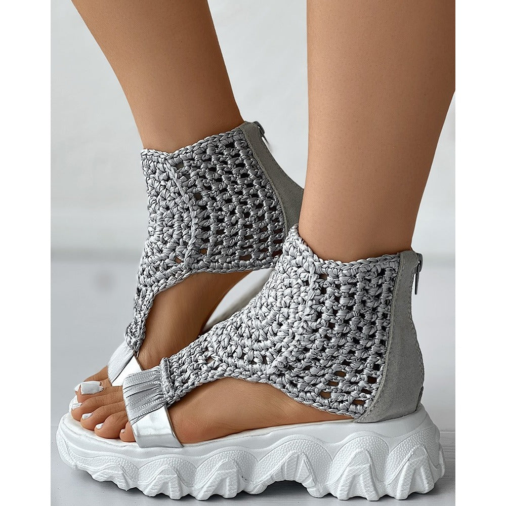 Geflochtene Sandalen