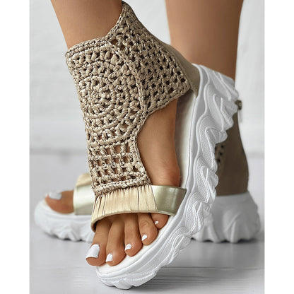Geflochtene Sandalen
