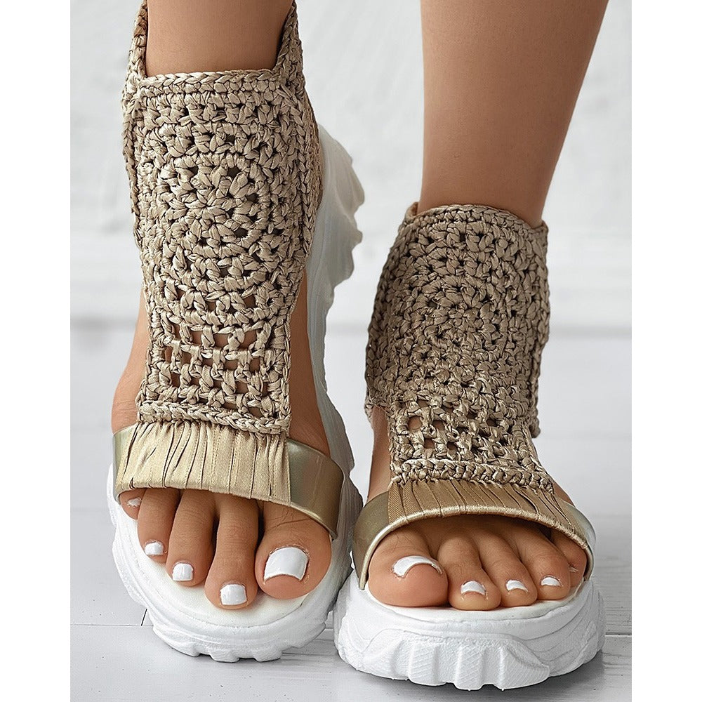 Geflochtene Sandalen