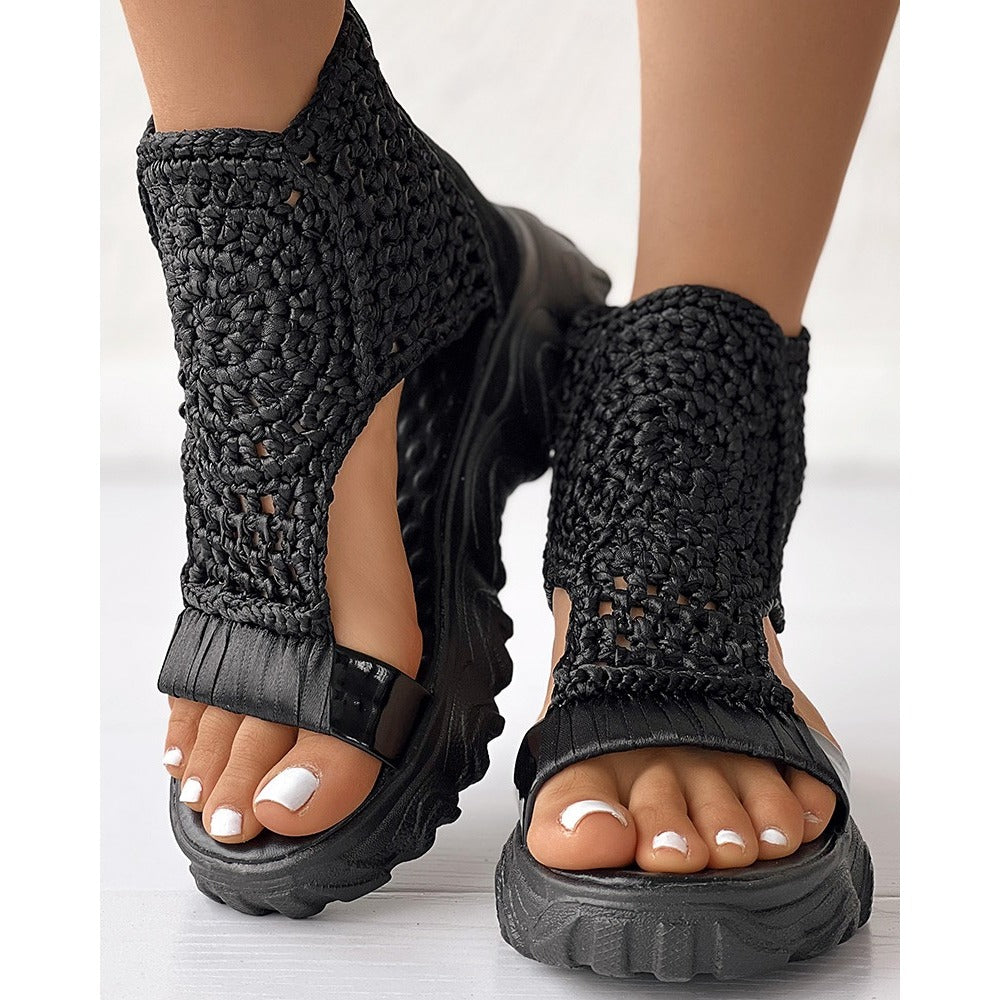 Geflochtene Sandalen