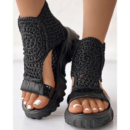 Geflochtene Sandalen