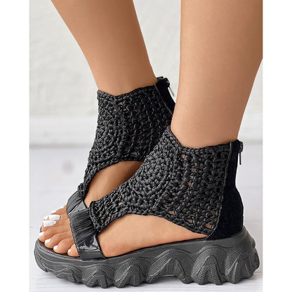 Geflochtene Sandalen